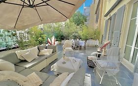 Superbe Appartement De 105 M2, Hyper Centre Avec Terrasse, Parking, A 5 Min De La Mer